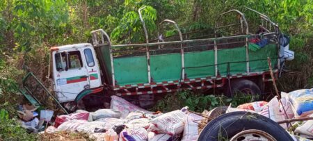 This is a pictorial captured from the scene of the accident that occured on Bong-Monrovia Highwahy.